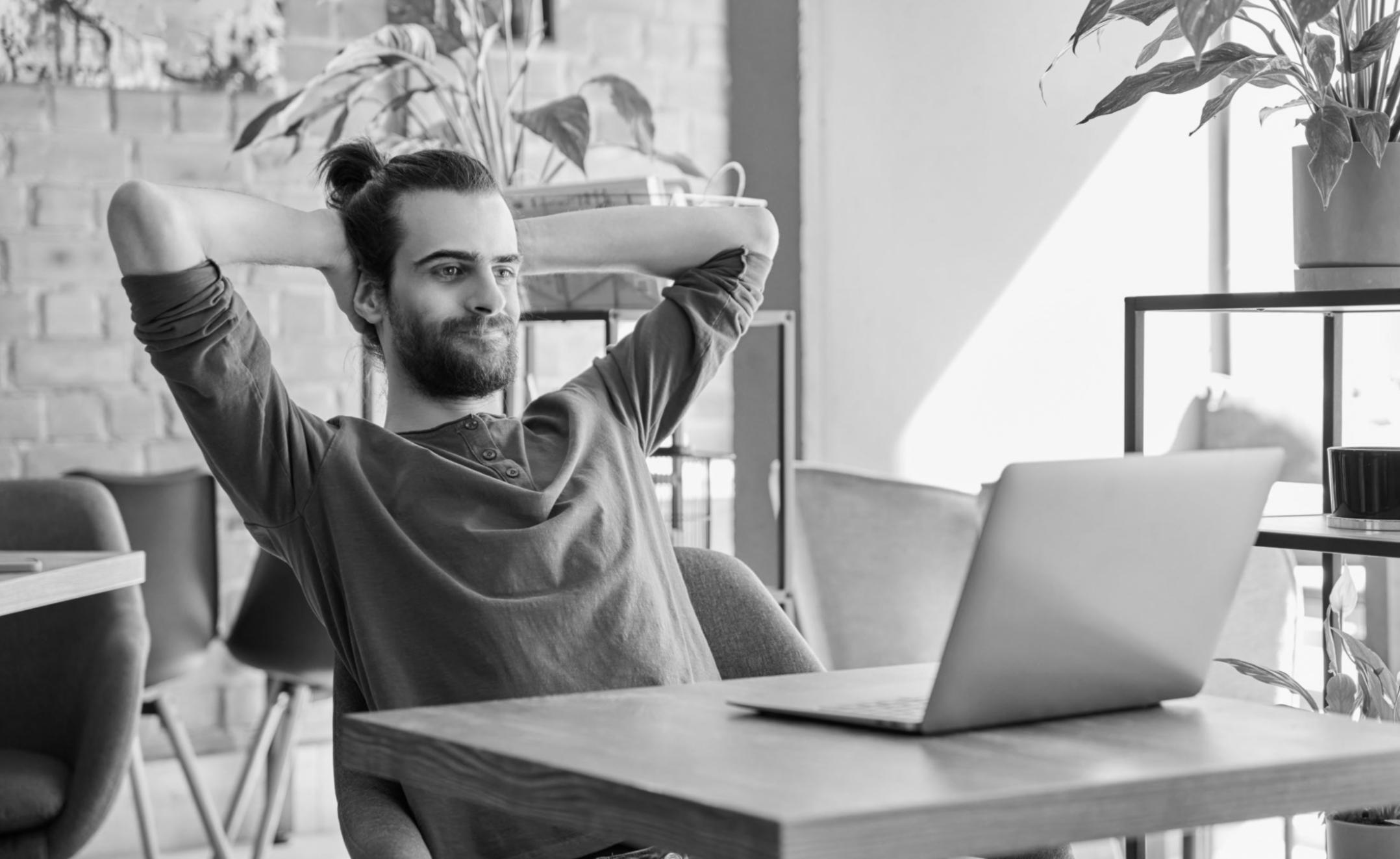 Interfaz de biblioteca de recursos con materiales organizados